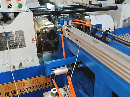 2020年12月1號常州市自動送料滾絲機(jī)